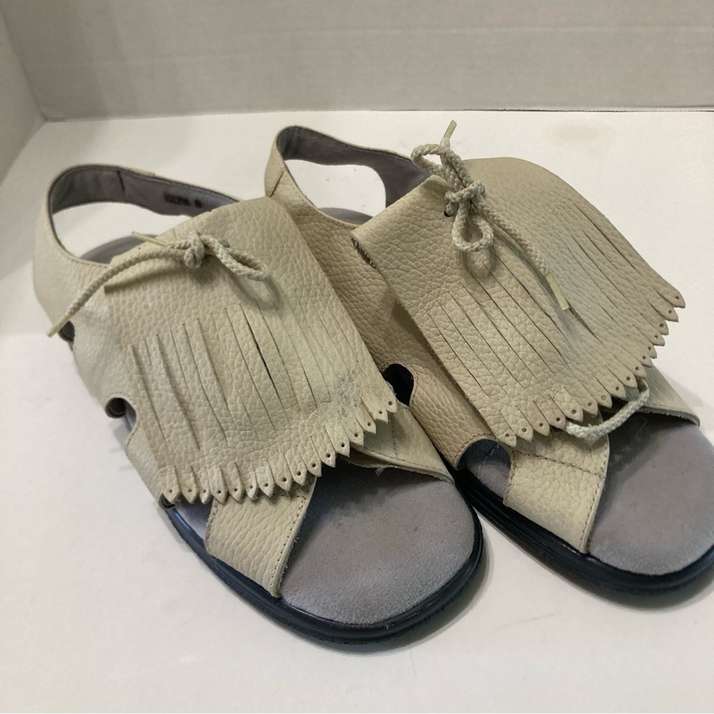 Sandbaggers Kiltie Beige Golf Sandals Women's Shoes Leather Fringe SZ 8